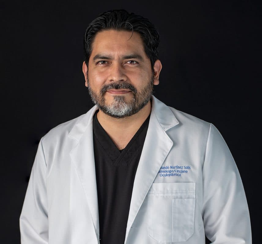 Dr. Fernando Martínez Solís — Cirujano Oculoplástico